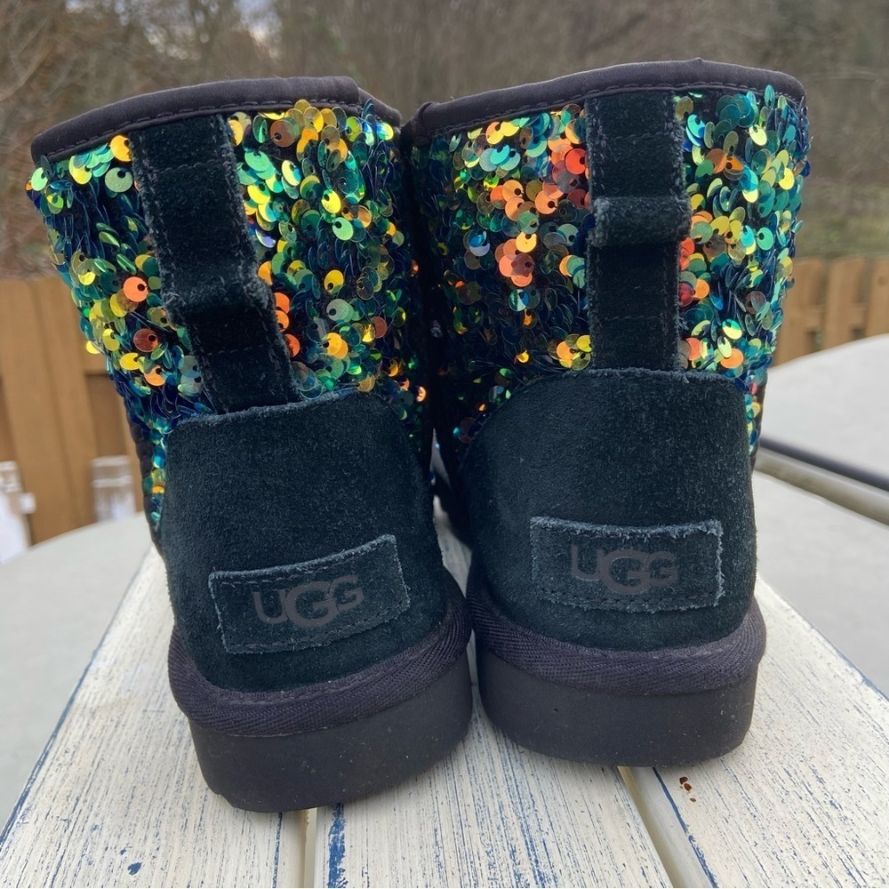 UGG Classic Short Sequin Boots | Youth 5 (Women’s 7) - Picture 2 of 8